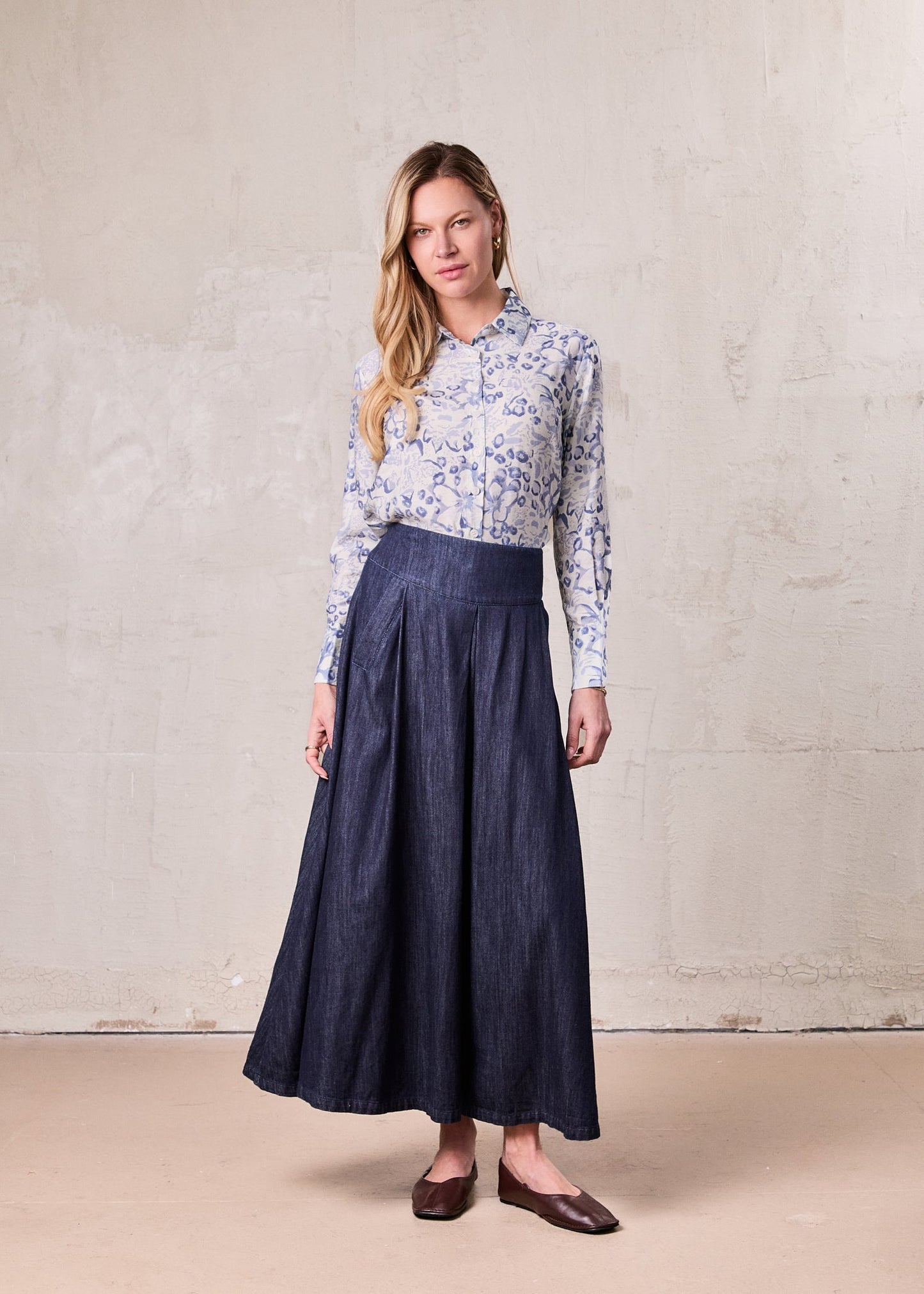 Inverted Yoke Pleat Skirt Dark Blue Classic Comfort Skirt