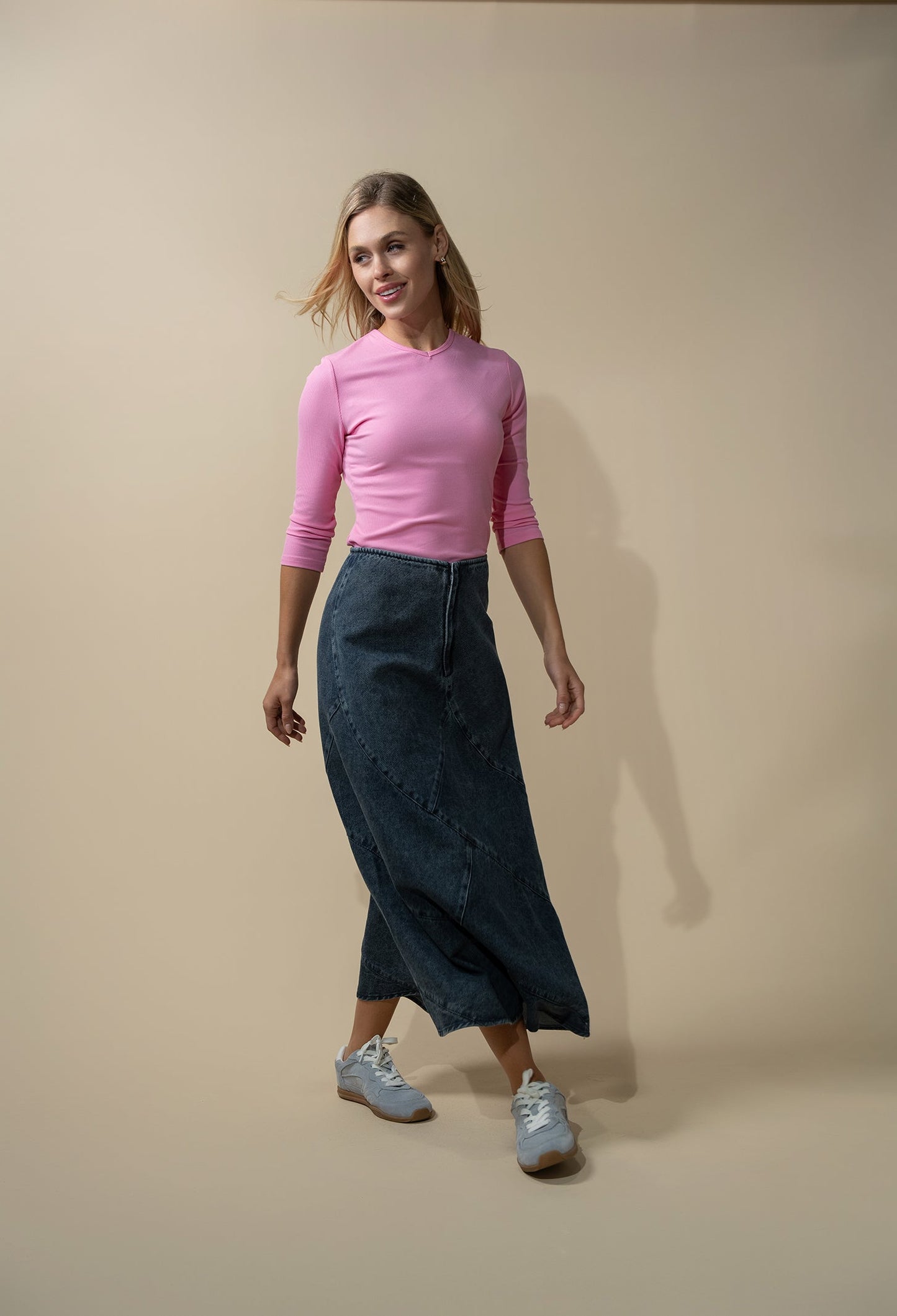 Ribbed High V 3Q Pink Lightweight Comfortable Stylish Tee